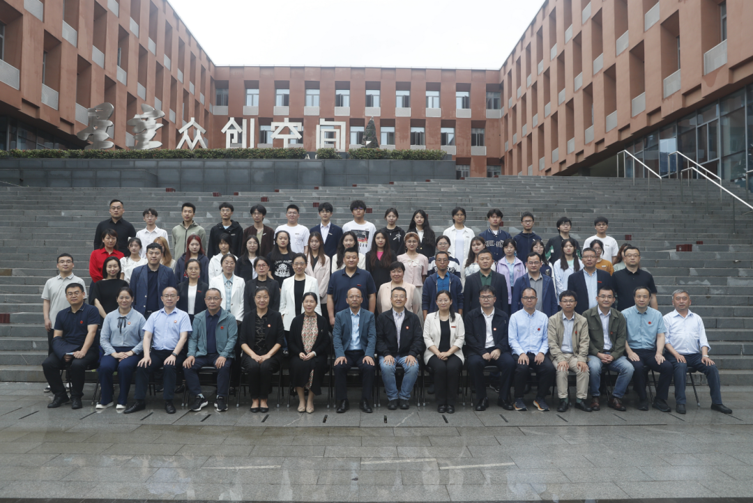 郑州轻工业大学日化行业校友会捐赠暨奖学金颁发仪式圆满成功