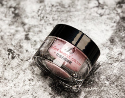 如何在网上找到靠谱的化妆品OEM厂家